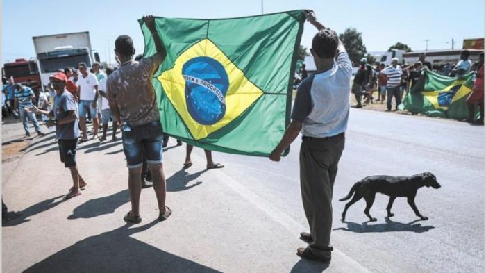 Paro de camioneros en Brasil ya afecta a la economía.